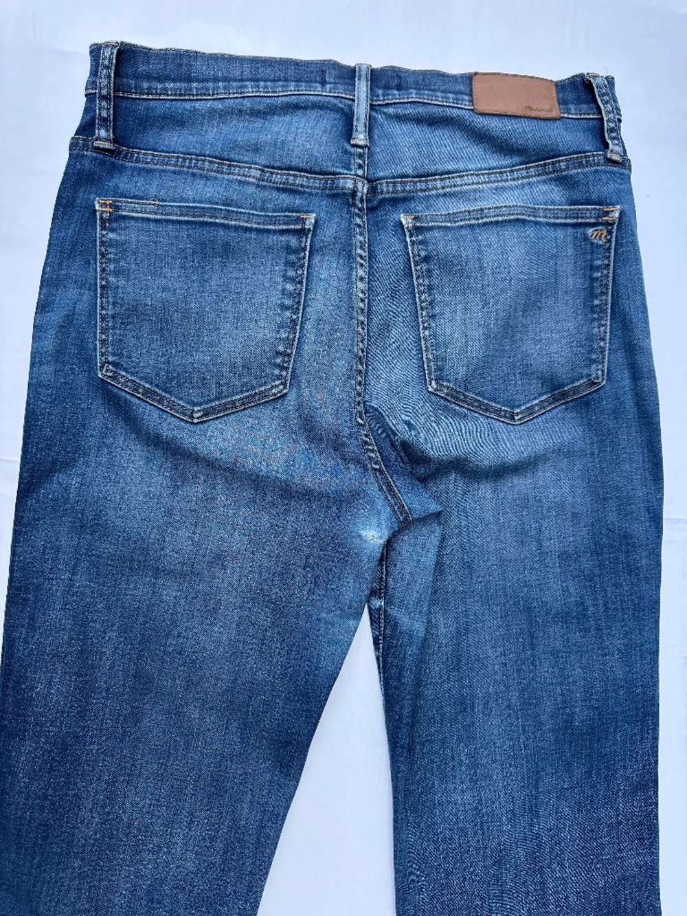 Madewell Stovepipe fairdale wash: TENCEL denim edition AE159 size 29 small rip